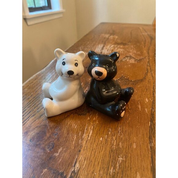 Vintage Bear Salt and Pepper Shakers Alaska White and Black Bears Ceramic - Picture 1 of 8
